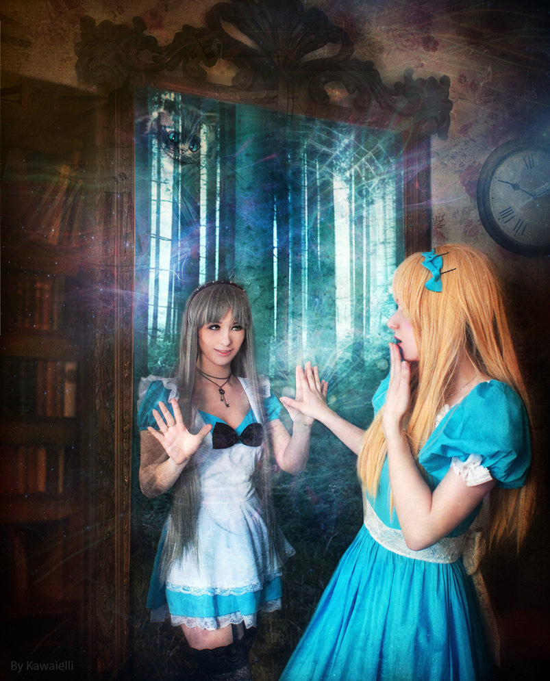 Зеркало с алисой. Алиса в Зазеркалье зеркало. Алиса в стране чудес зеркало. Алиса в Зазеркалье арт.