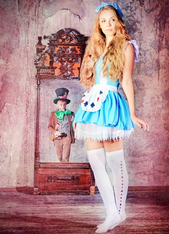 Косплей Alice in Wonderland.